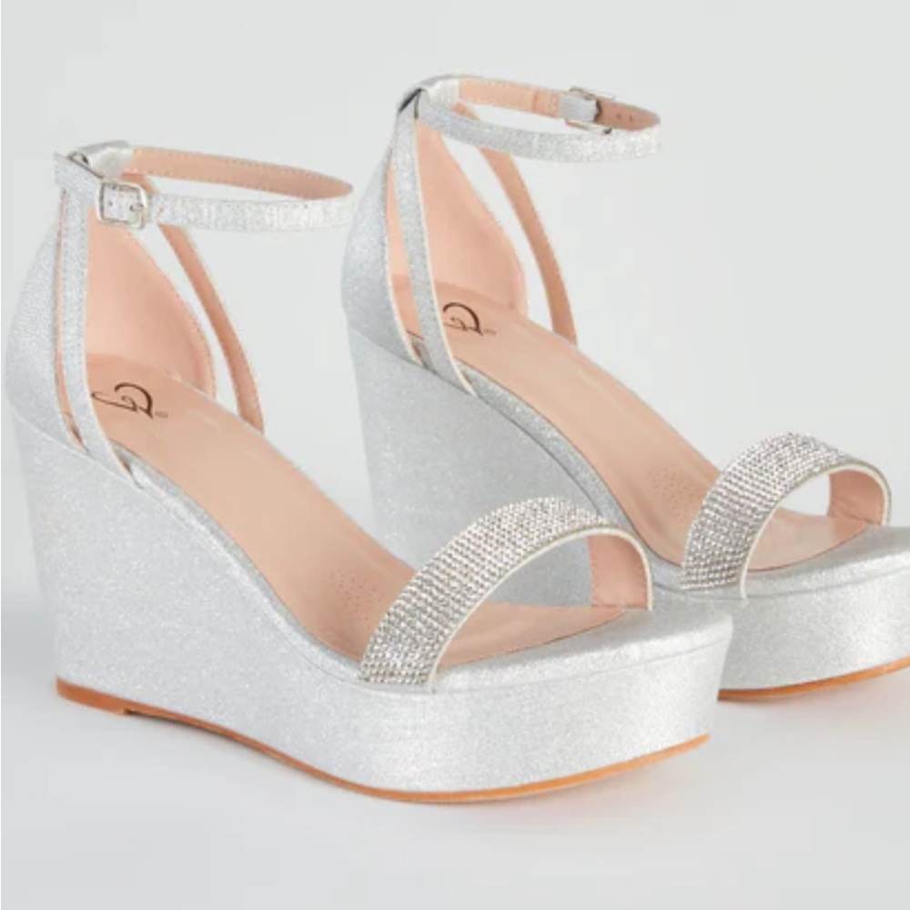 Windsor Silver Wedge Sandals with Ankle Strap and Open Toe NWT beautiful